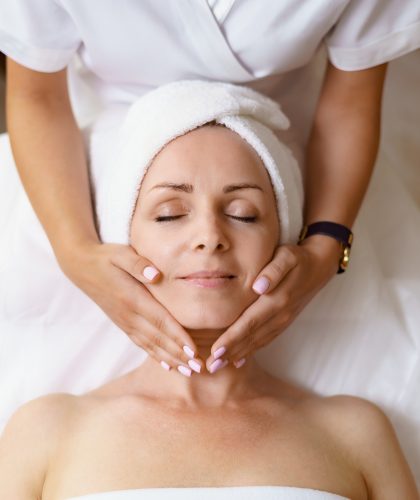 Facial massage beauty treatment